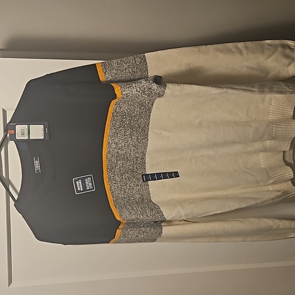 IZOD Fancy Crew LARGE NWT navy, grey, and white. Long sleeve